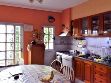 VENTA Casa tripex, 4 ambientes, en Villa Urquiza