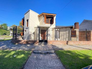 VENTA CASA 5 AMBIENTES LOMAS DE ZAMORA - PERMUTA