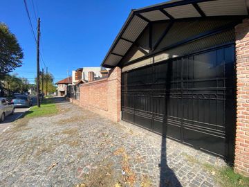 VENTA CASA 5 AMBIENTES LOMAS DE ZAMORA - PERMUTA