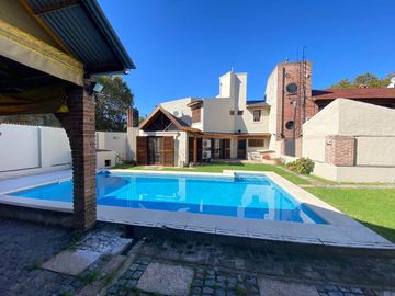 VENTA CASA 5 AMBIENTES LOMAS DE ZAMORA - PERMUTA