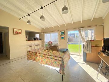 VENTA CASA 5 AMBIENTES LOMAS DE ZAMORA - PERMUTA