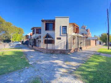 VENTA CASA 5 AMBIENTES LOMAS DE ZAMORA - PERMUTA