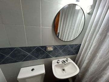 Casa 5 ambientes en venta en Merlo con pileta.
