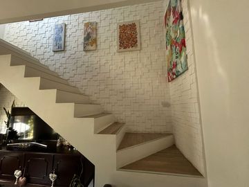 Casa 5 ambientes en venta en Merlo con pileta.