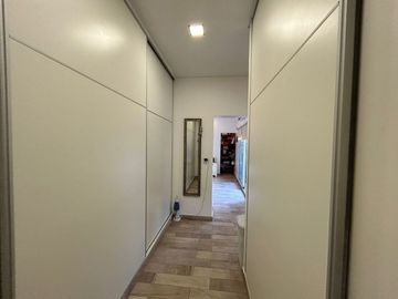 Casa 5 ambientes en venta en Merlo con pileta.
