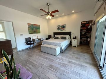Casa 5 ambientes en venta en Merlo con pileta.