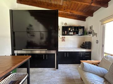 Casa 5 ambientes en venta en Merlo con pileta.