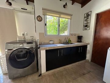 Casa 5 ambientes en venta en Merlo con pileta.