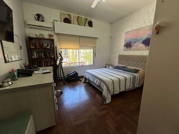 Casa 5 ambientes en venta en Merlo con pileta.