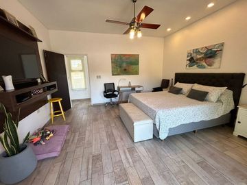 Casa 5 ambientes en venta en Merlo con pileta.