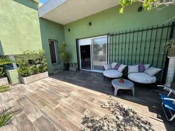 Casa 5 ambientes en venta en Merlo con pileta.