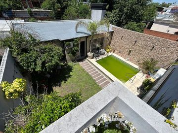 Casa 5 ambientes en venta en Merlo con pileta.