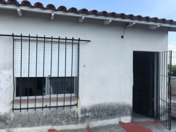 VENTA CASA  3 AMB EN BERNAL CON COCHERA DOBLE