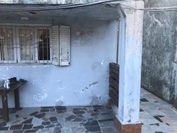 VENTA CASA  3 AMB EN BERNAL CON COCHERA DOBLE