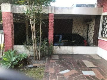 VENTA CASA  3 AMB EN BERNAL CON COCHERA DOBLE