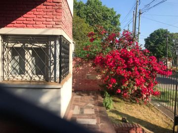 VENTA CASA  3 AMB EN BERNAL CON COCHERA DOBLE