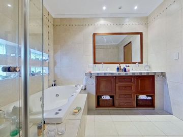 Increible casa 4 ambientes en Varela