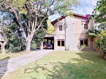 Increible casa 4 ambientes en Varela