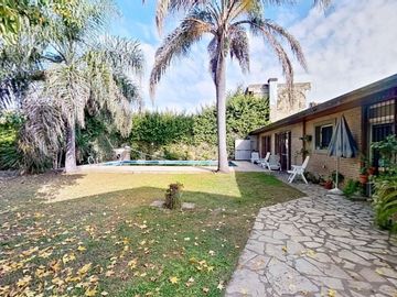 Increible casa 4 ambientes en Varela