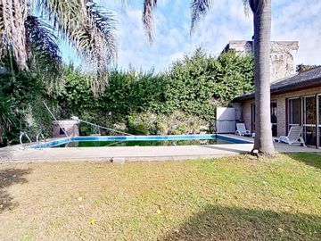 Increible casa 4 ambientes en Varela