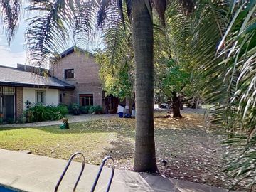 Increible casa 4 ambientes en Varela