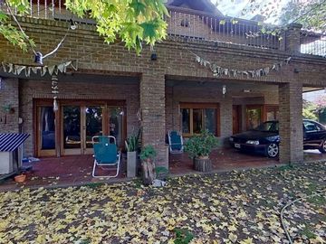 Increible casa 4 ambientes en Varela