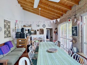 Increible casa 4 ambientes en Varela