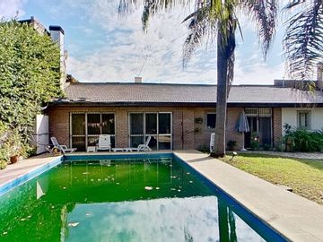 Increible casa 4 ambientes en Varela