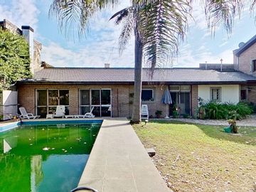 Increible casa 4 ambientes en Varela