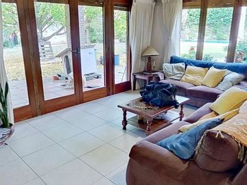 Increible casa 4 ambientes en Varela