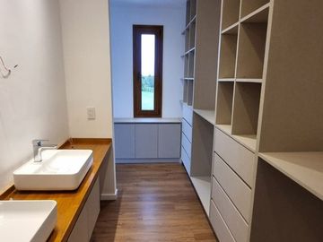 VENTA CASA 5AMB c/DEP LOTE INTERNO CARPINCHOS