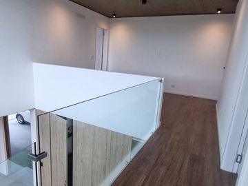 VENTA CASA 5AMB c/DEP LOTE INTERNO CARPINCHOS