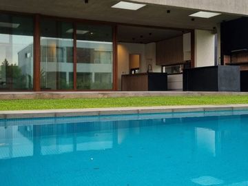 VENTA CASA 5AMB c/DEP LOTE INTERNO CARPINCHOS