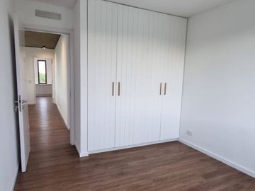 VENTA CASA 5AMB c/DEP LOTE INTERNO CARPINCHOS