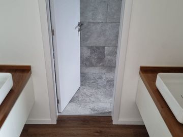 VENTA CASA 5AMB c/DEP LOTE INTERNO CARPINCHOS