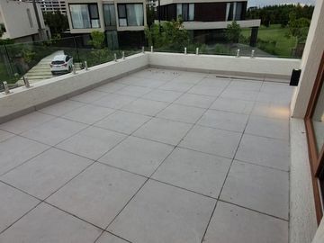 VENTA CASA 5AMB c/DEP LOTE INTERNO CARPINCHOS