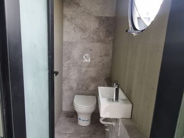 VENTA CASA 5AMB c/DEP LOTE INTERNO CARPINCHOS