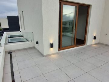 VENTA CASA 5AMB c/DEP LOTE INTERNO CARPINCHOS