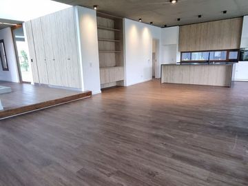 VENTA CASA 5AMB c/DEP LOTE INTERNO CARPINCHOS