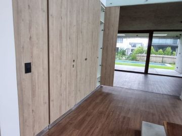 VENTA CASA 5AMB c/DEP LOTE INTERNO CARPINCHOS