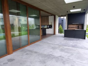 VENTA CASA 5AMB c/DEP LOTE INTERNO CARPINCHOS