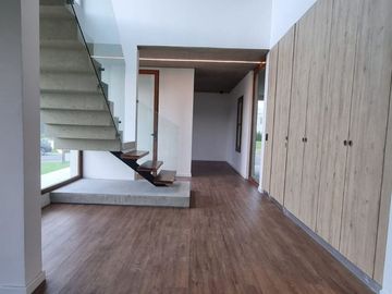 VENTA CASA 5AMB c/DEP LOTE INTERNO CARPINCHOS