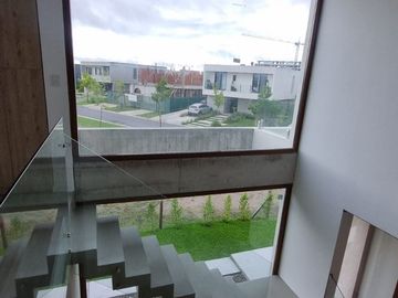 VENTA CASA 5AMB c/DEP LOTE INTERNO CARPINCHOS
