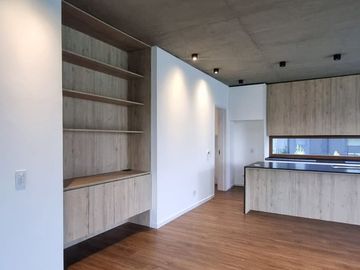 VENTA CASA 5AMB c/DEP LOTE INTERNO CARPINCHOS