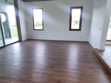 VENTA CASA 5AMB c/DEP LOTE INTERNO CARPINCHOS
