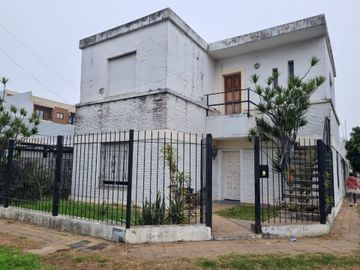 CASA MULTIFAMILIAR VENTA 4 AMB VILLA LUZURIAGA