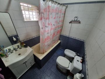 CASA MULTIFAMILIAR VENTA 4 AMB VILLA LUZURIAGA