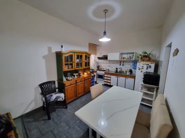 CASA MULTIFAMILIAR VENTA 4 AMB VILLA LUZURIAGA