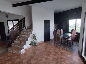 VENTA CASA FRENTE AL LAGO EN  BARRIO SAN SEBASTIAN