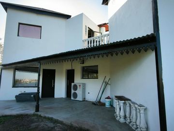VENTA CASA FRENTE AL LAGO EN  BARRIO SAN SEBASTIAN